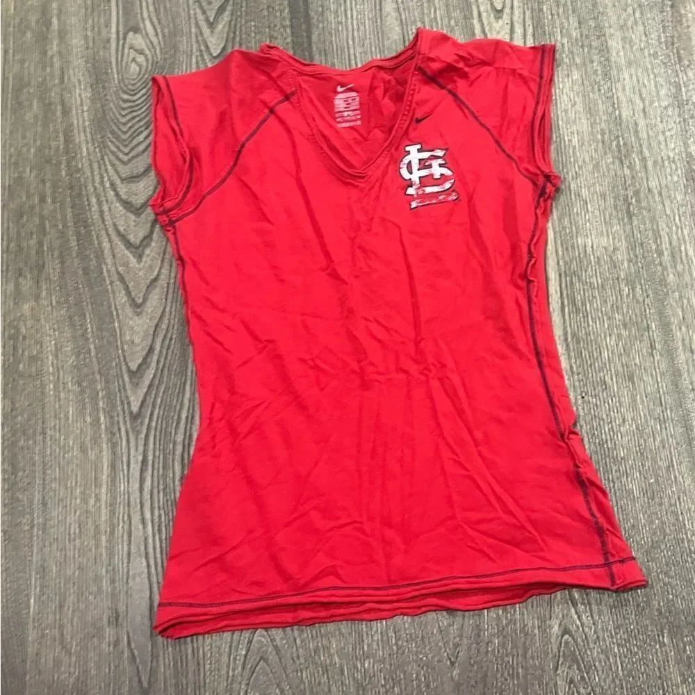 Nike T-Shirt St. Louis Cardinals Short Cap Sleeve V-Neck Cotton Red Size M
